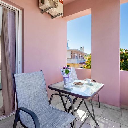 Nikos Apartments Agia Marina Eksteriør billede