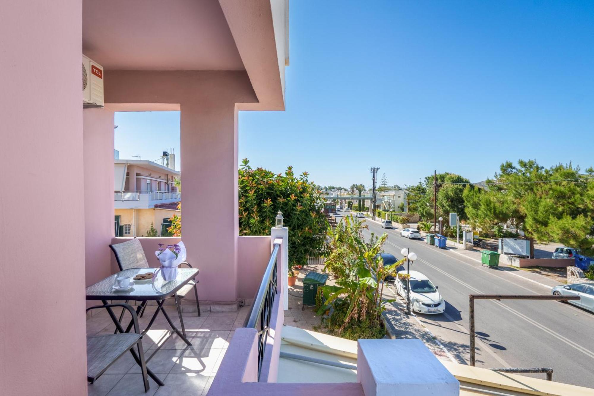 Nikos Apartments Agia Marina Eksteriør billede