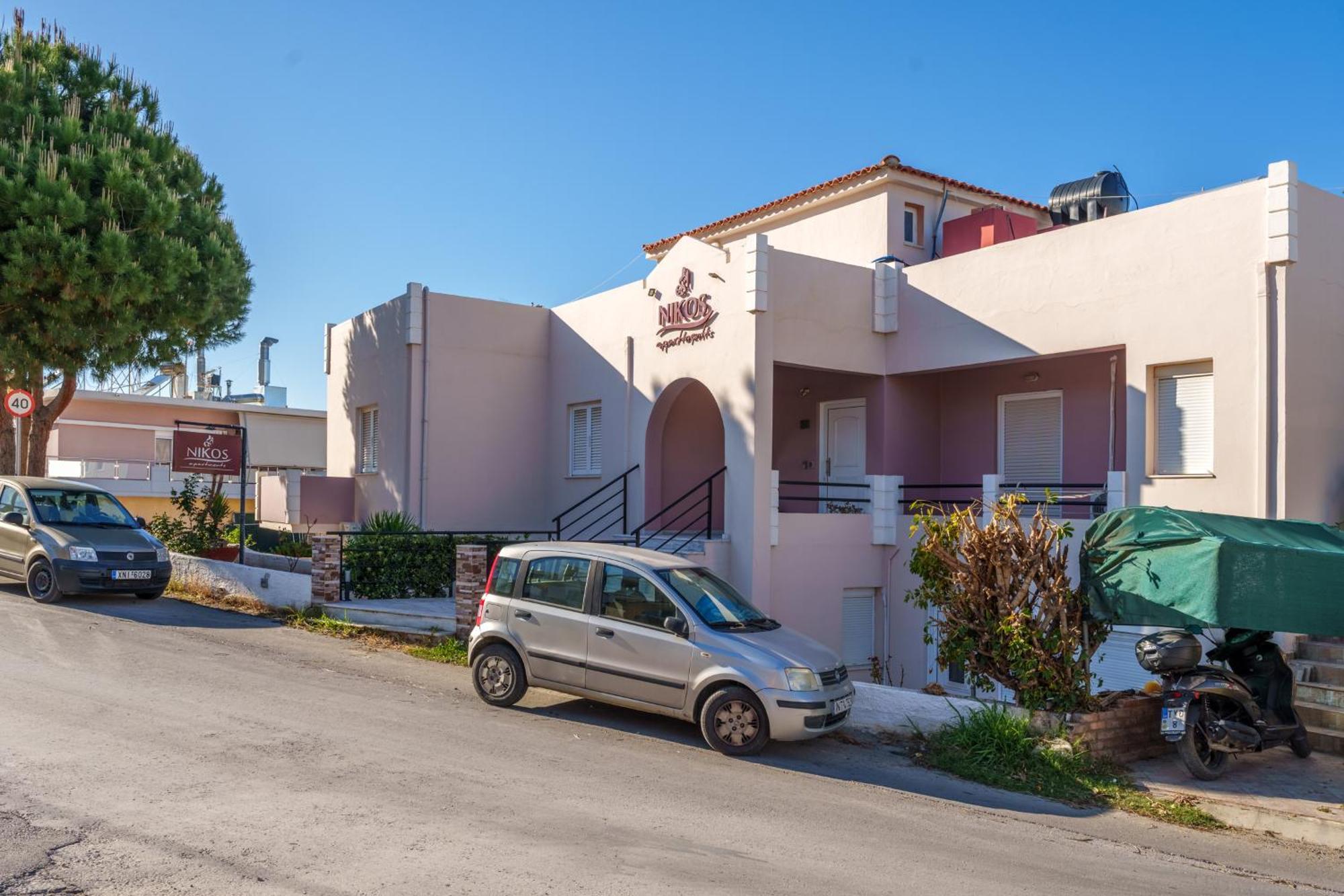 Nikos Apartments Agia Marina Eksteriør billede