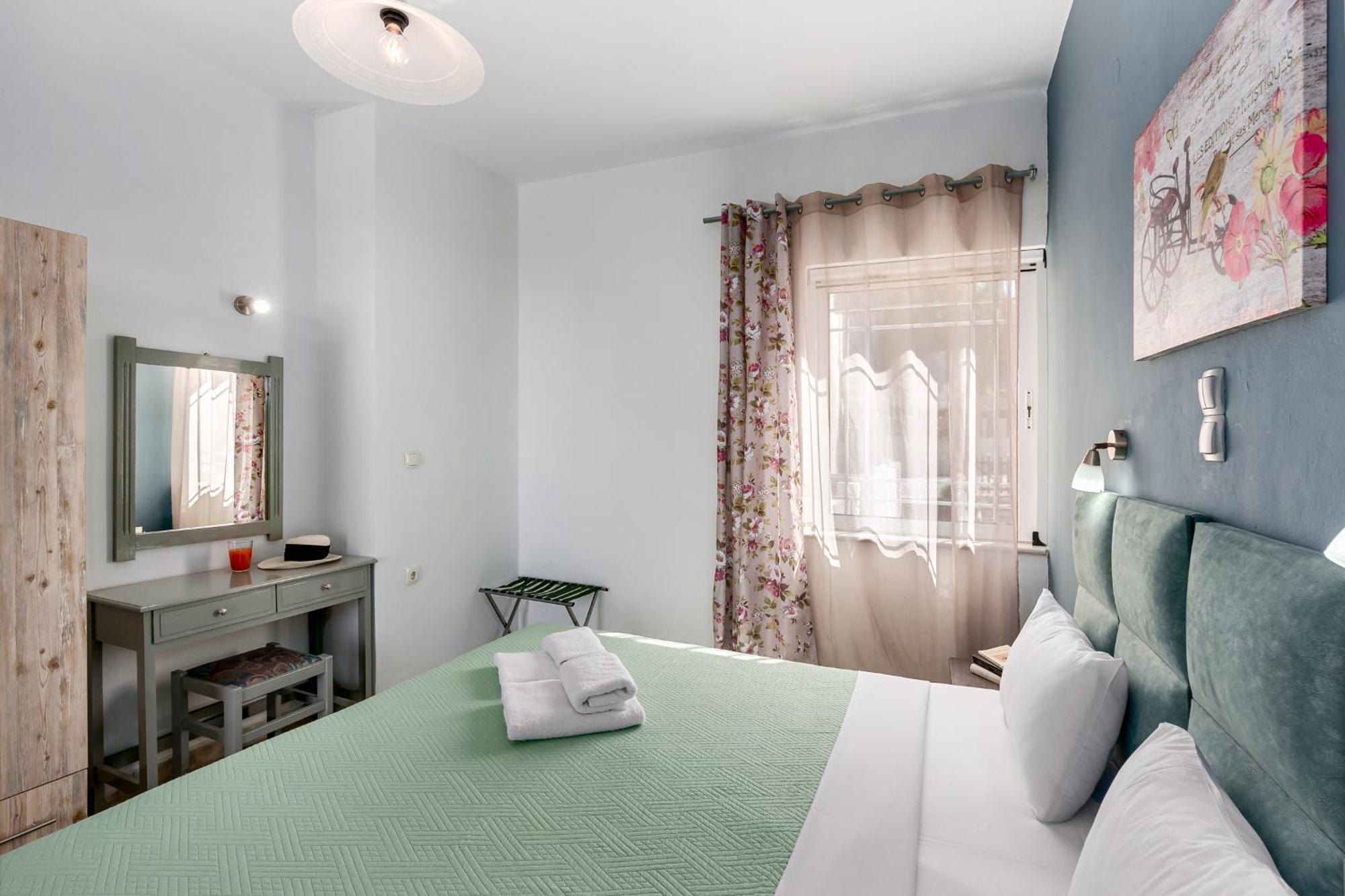 Nikos Apartments Agia Marina Eksteriør billede