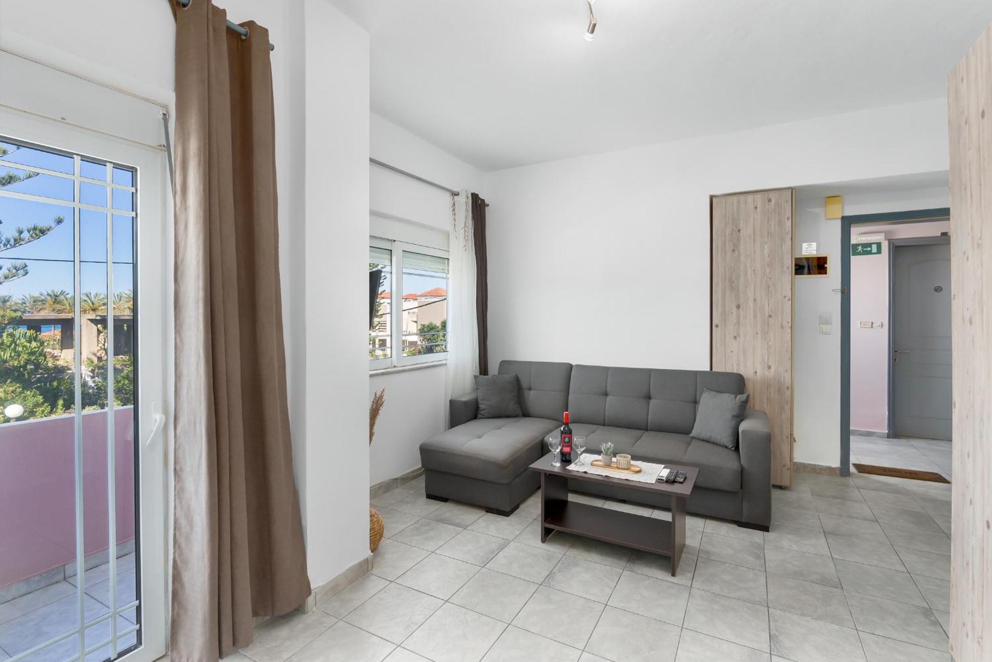 Nikos Apartments Agia Marina Eksteriør billede