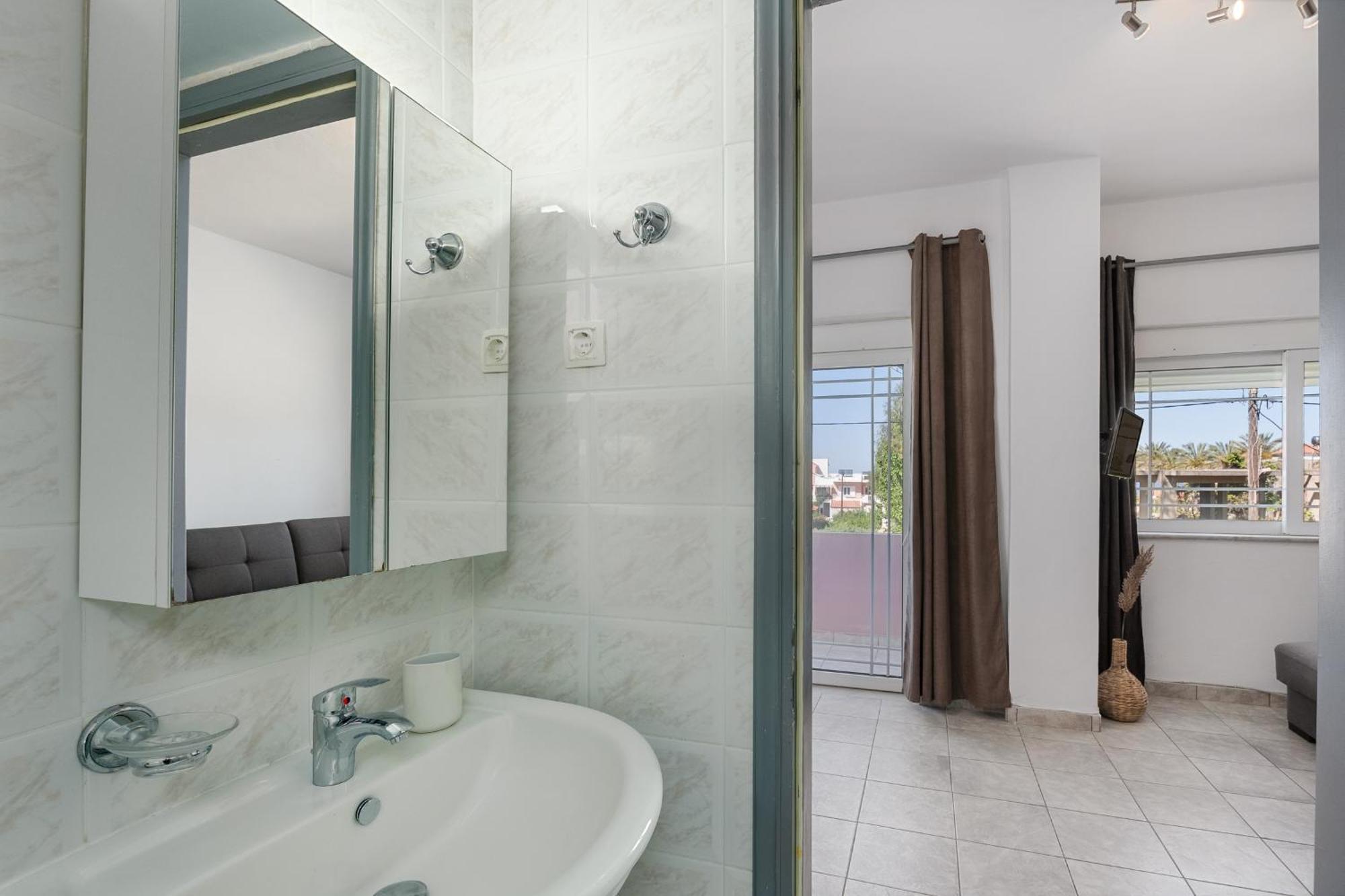 Nikos Apartments Agia Marina Eksteriør billede