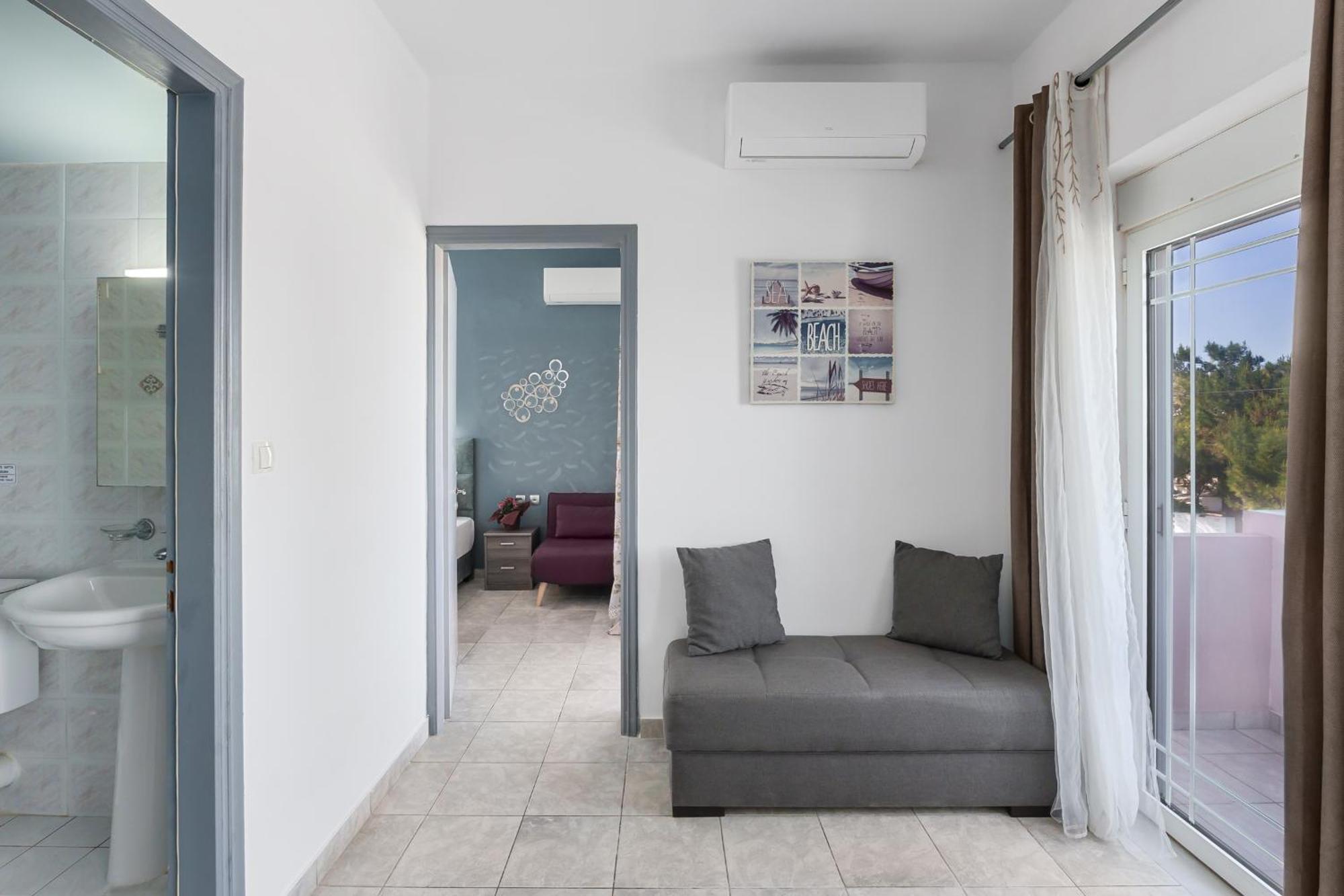 Nikos Apartments Agia Marina Eksteriør billede