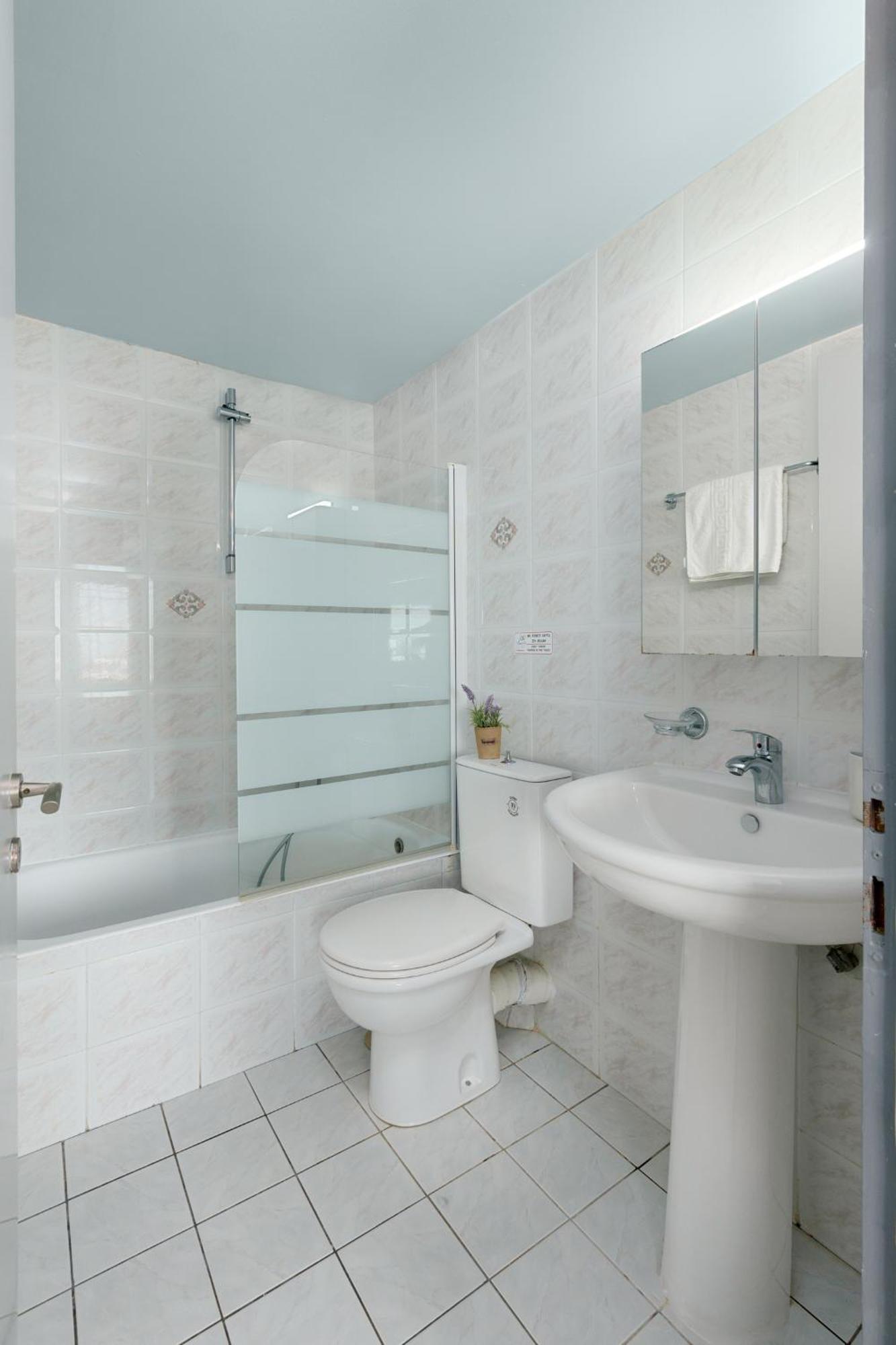 Nikos Apartments Agia Marina Eksteriør billede